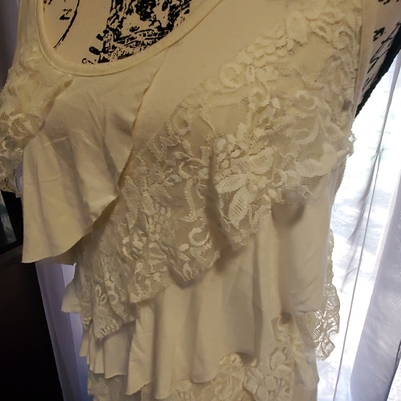 Eyeshadow Tank Top - Picture 2 of 3